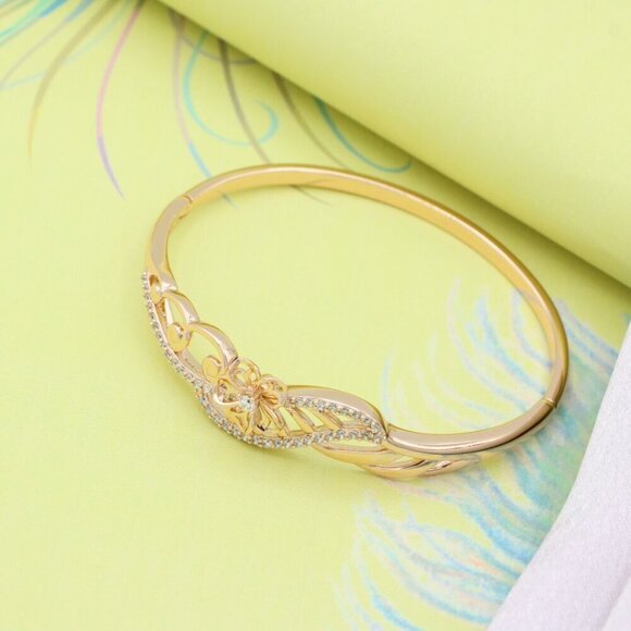 Elegant Floral Design Rose Gold Bangle with Crystal Accents, XPBL0592 - Picture 3 of 12